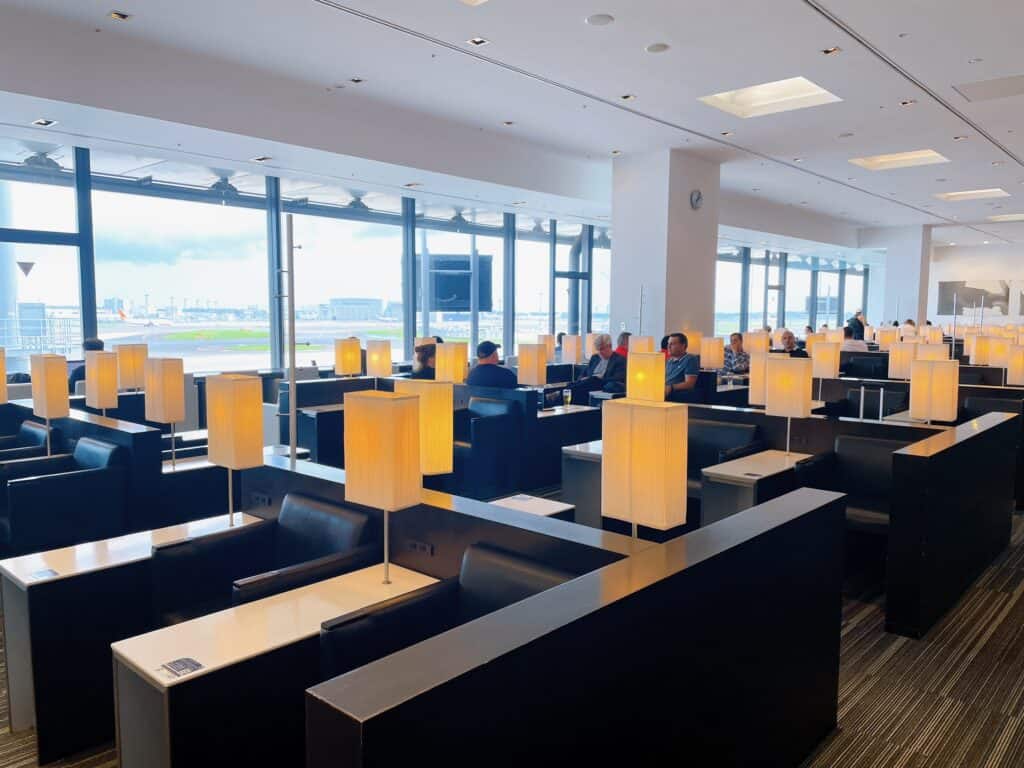 一人掛けのソファ席