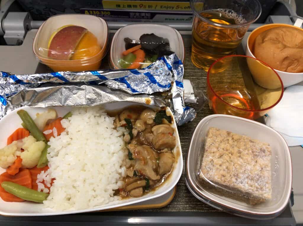 関空→台北(桃園)線のエコノミークラス機内食