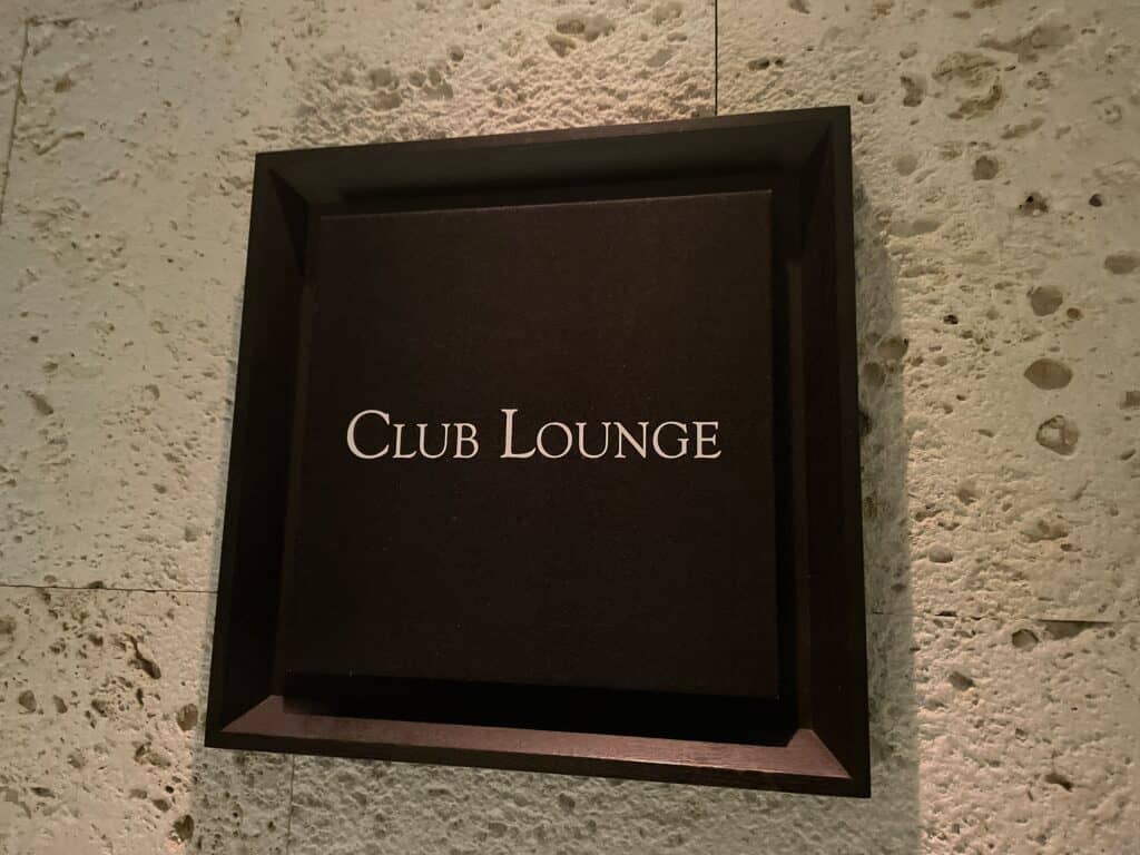 クラブラウンジの入り口