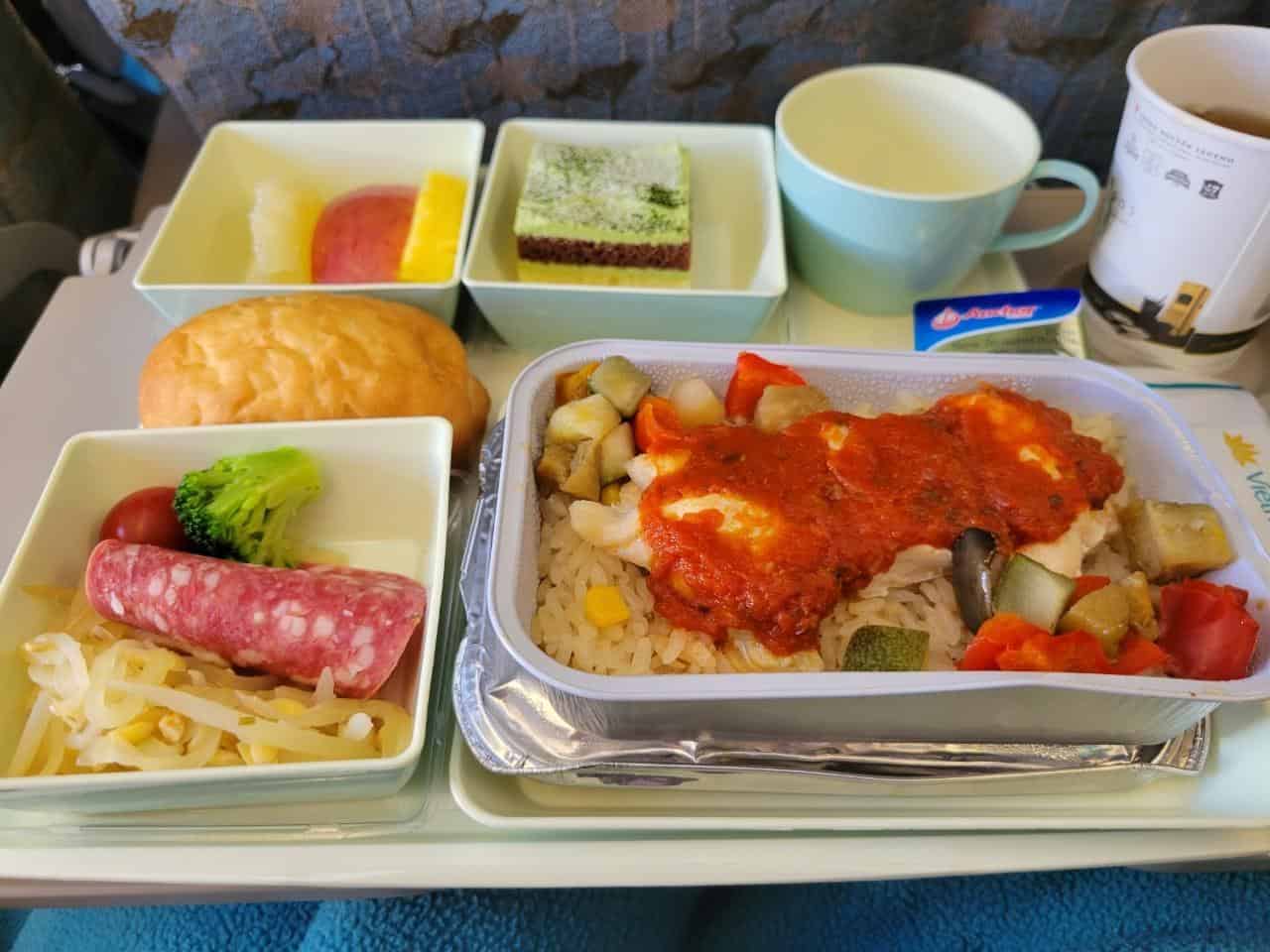 日中便の成田→ダナン路線で提供された機内食