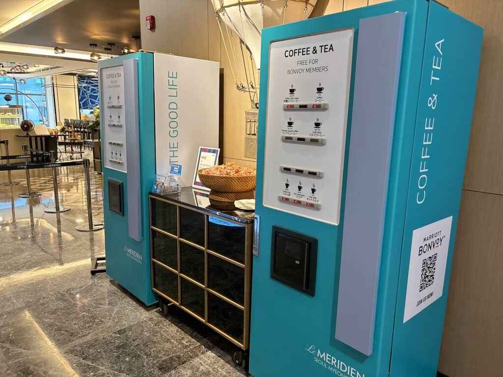 レセプション前にあるコーヒーマシーン