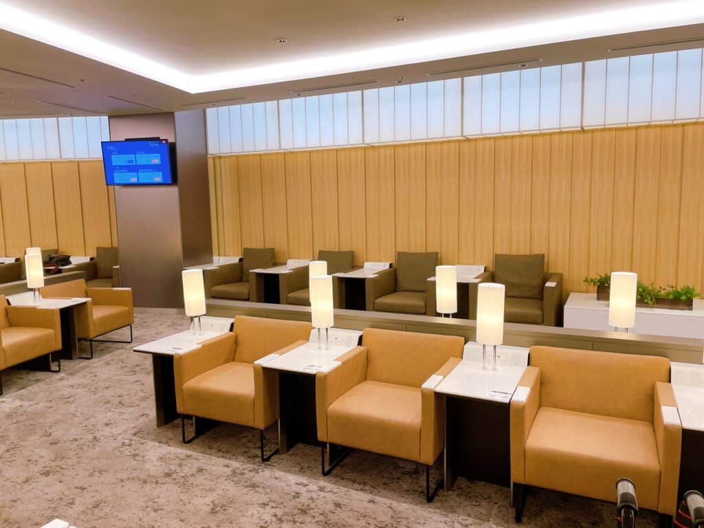 21番ゲート付近のラウンジの様子