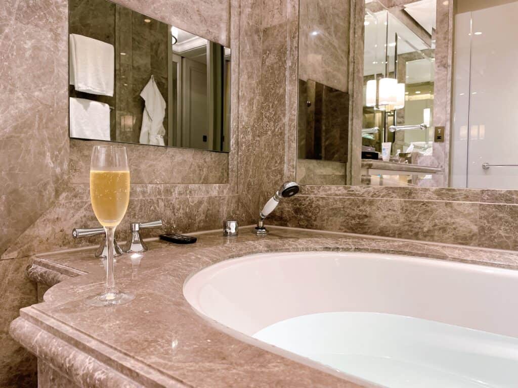 バスタブとシャンパン