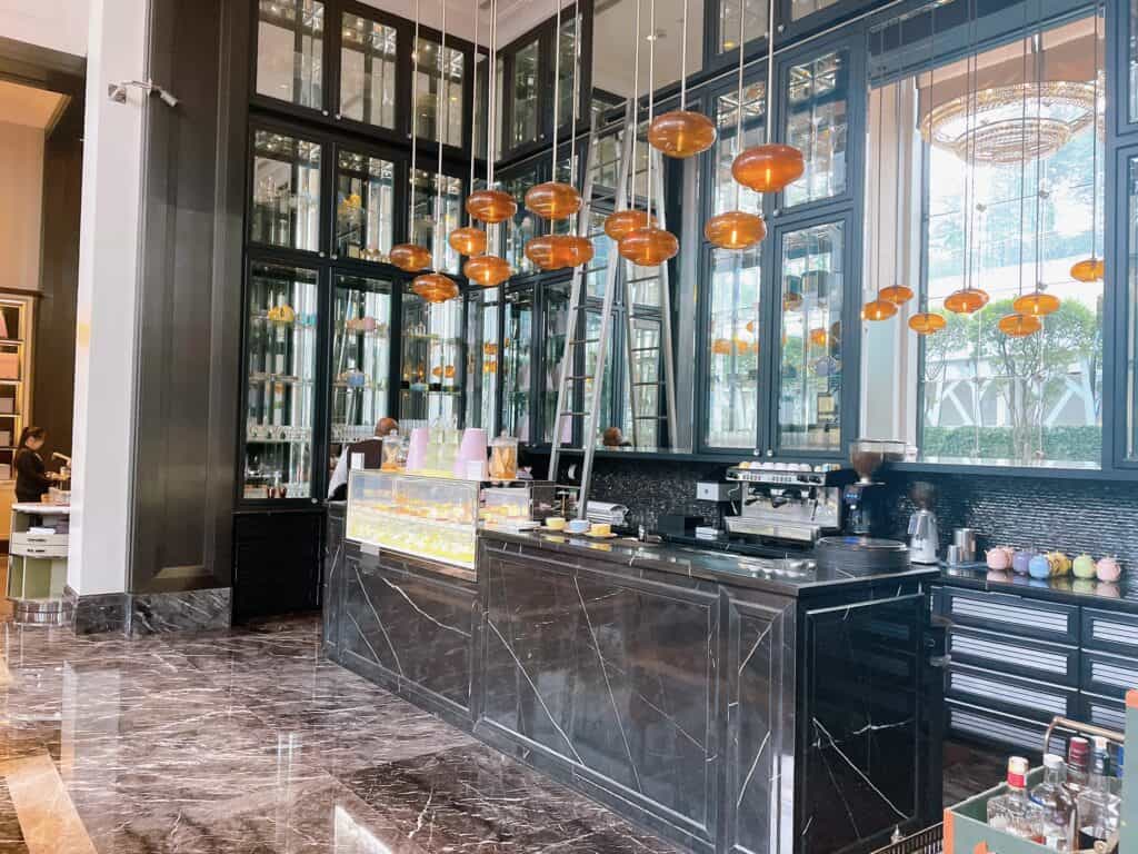 ロビーラウンジ入り口