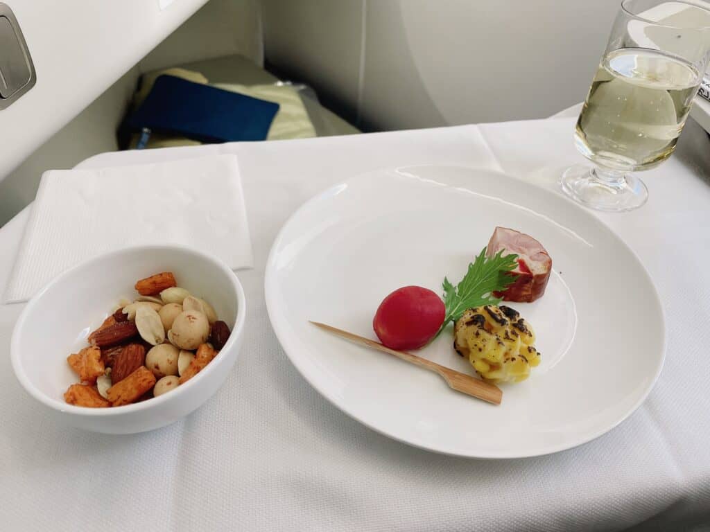 ビジネスクラス機内食のアミューズ