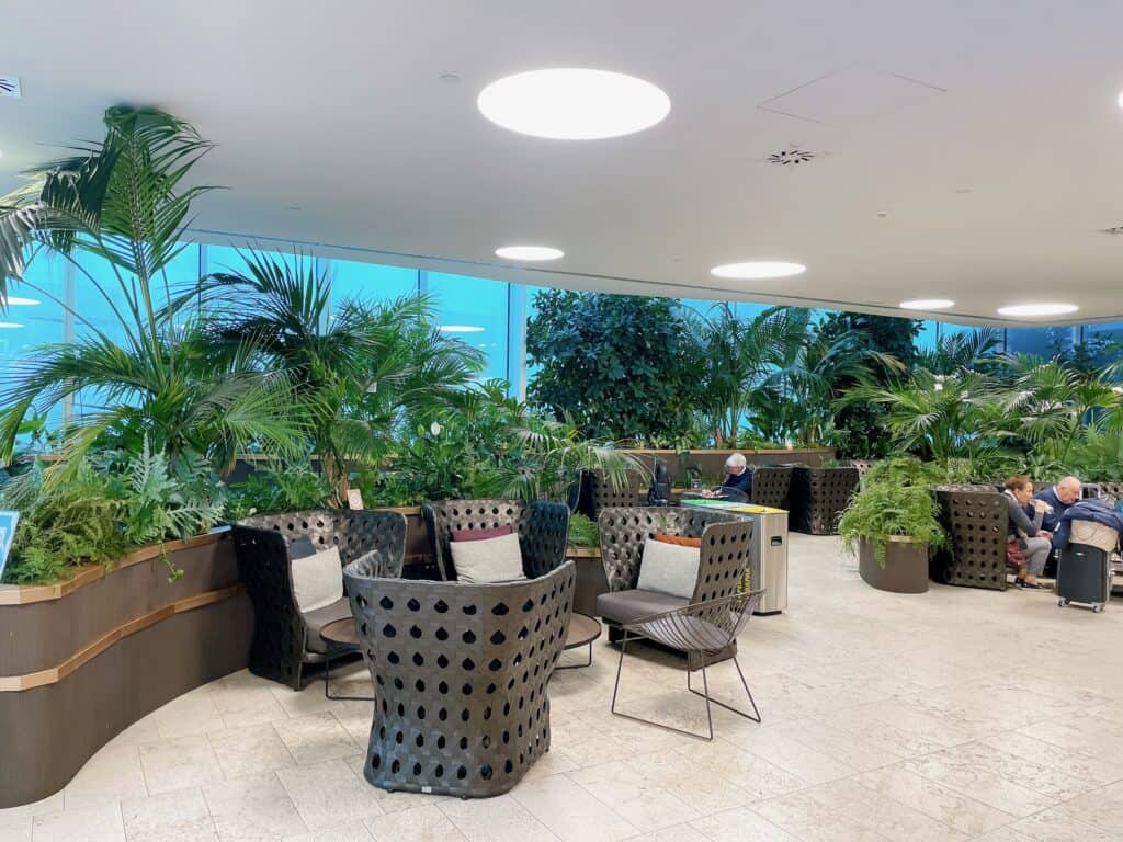 観葉植物の置かれたリラックススペース