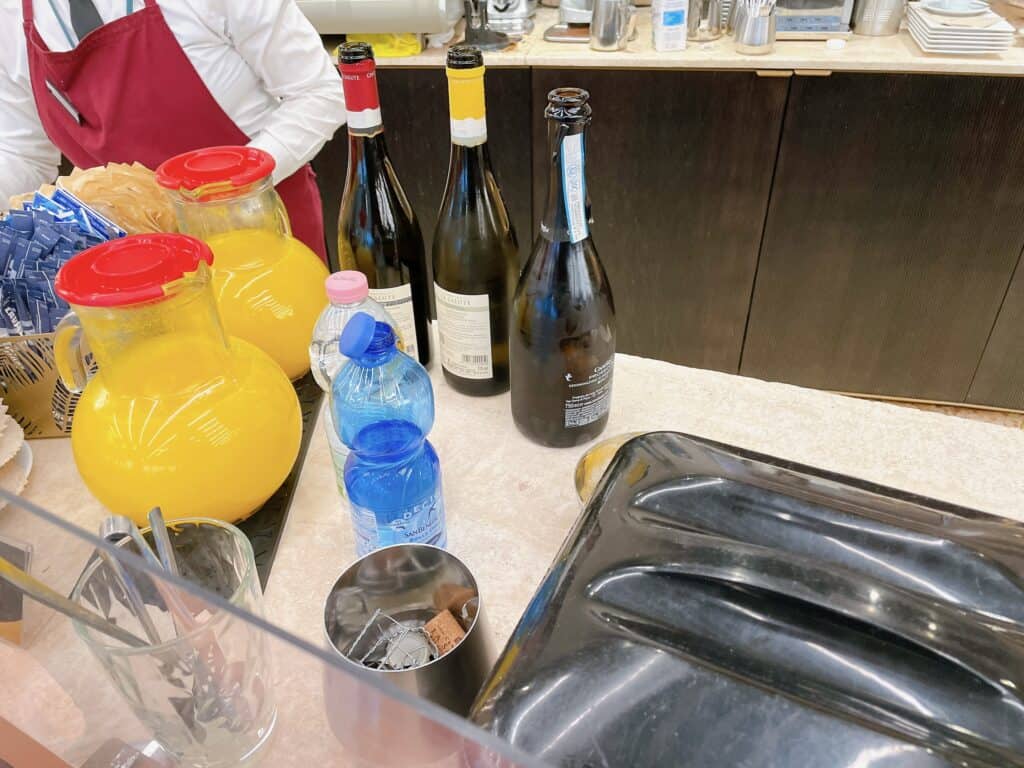 マルコポーロラウンジのアルコールコーナー