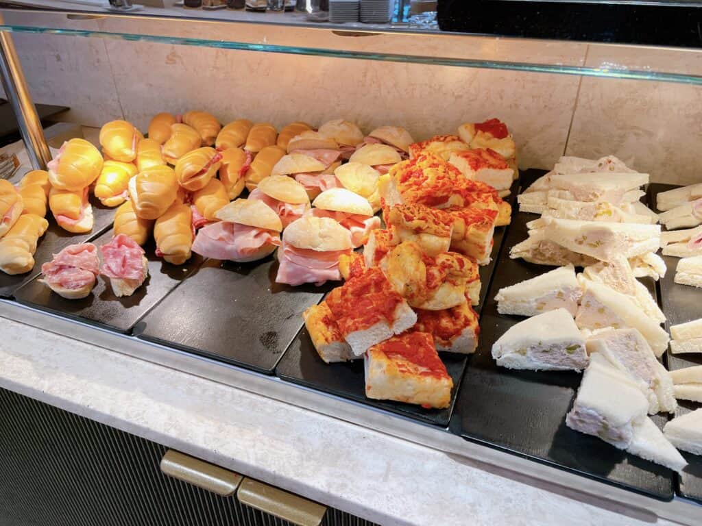 マルコポーロラウンジの軽食