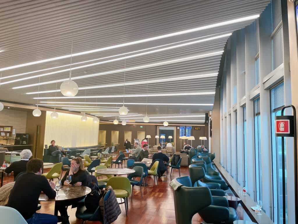 マルコポーロラウンジ内全体の様子