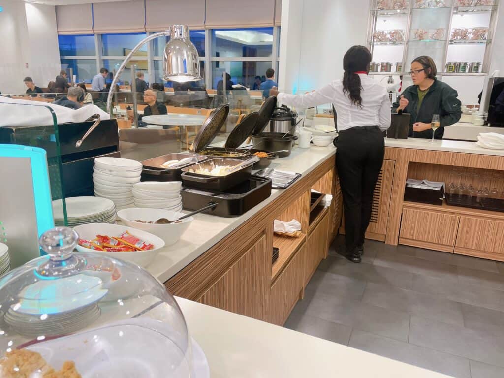 ランクフルト国際空港JALサクララウンジのフードメニュー表1