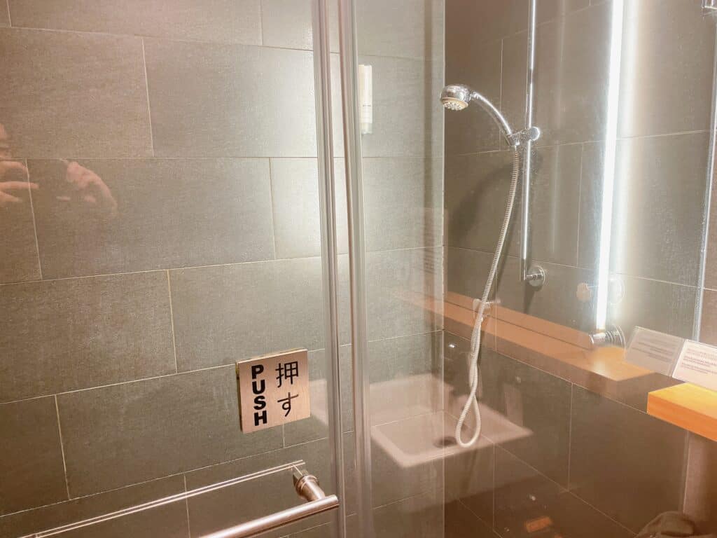 シャワールームの入口