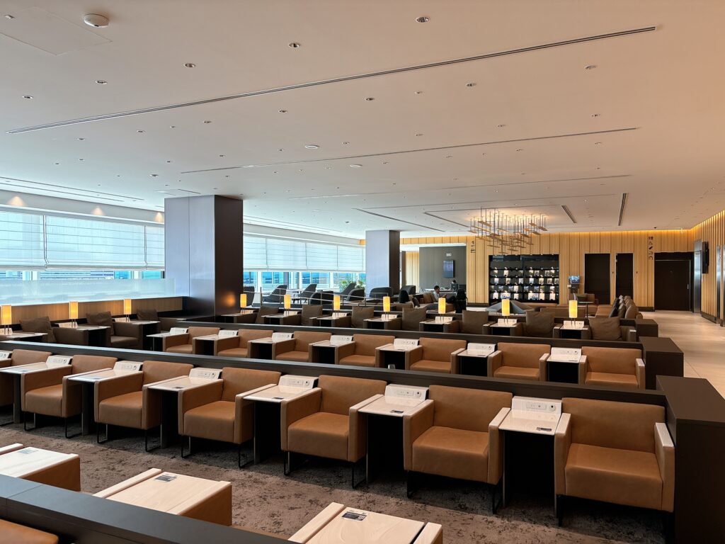 ANAラウンジ内の別角度から撮影した座席