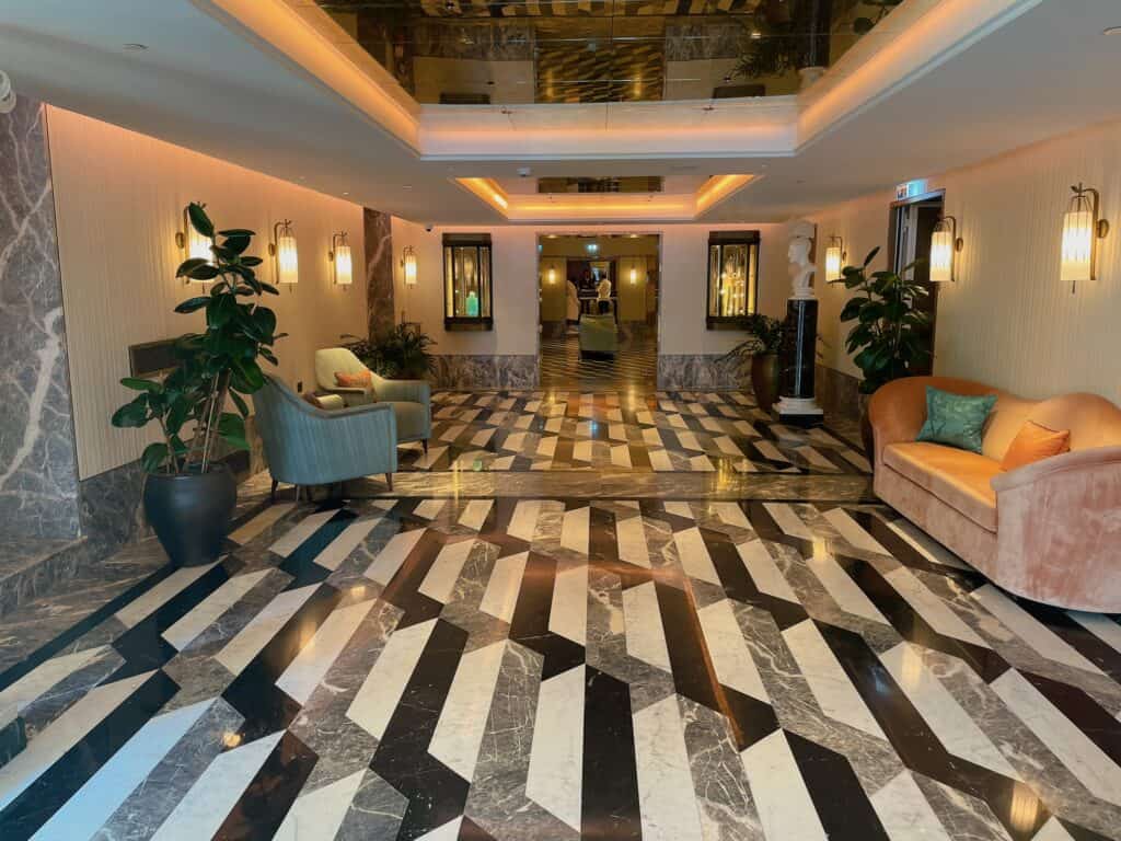 ボート乗り場のロビー