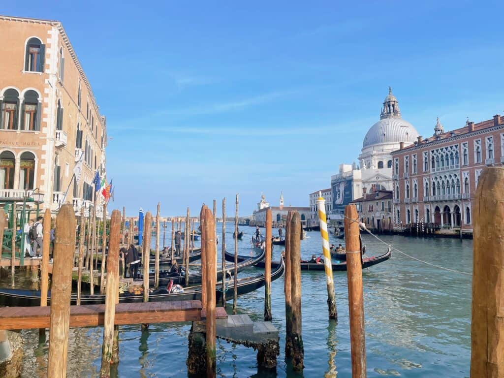 ブッキングドットコムで予約したホテル周辺にあるヴェネチアの景色