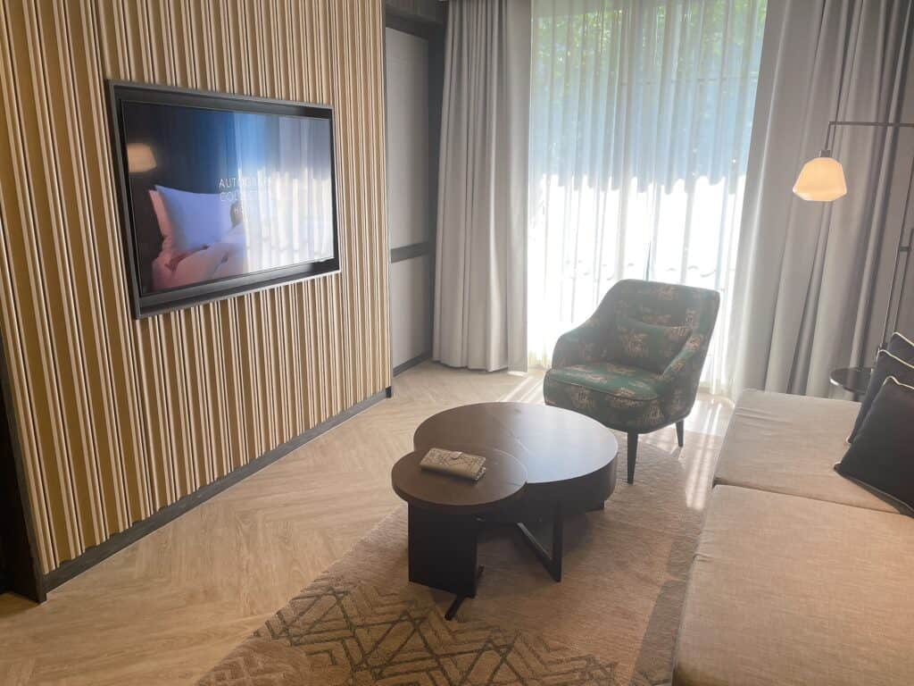 ソファとテレビ