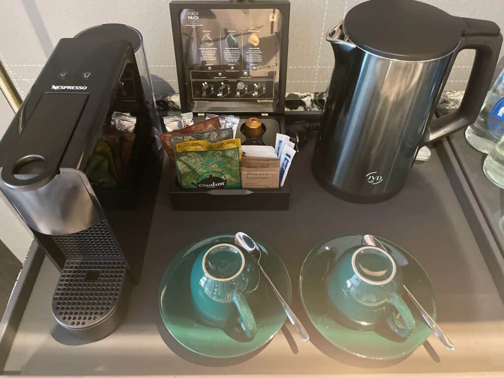 ネスプレッソマシーンと無料のティーバッグ