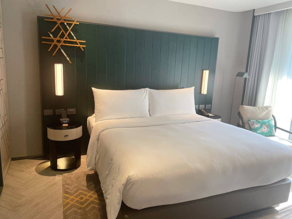 エメラルドスイートルームのベッドルーム