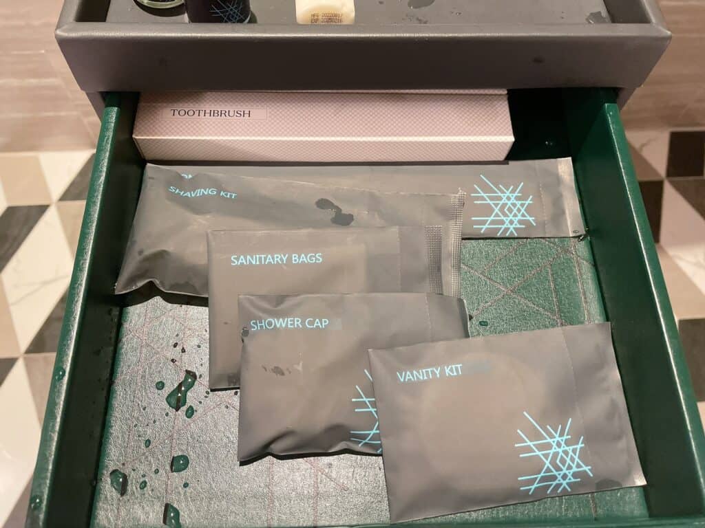 引き出しに収納されていた歯ブラシなど。