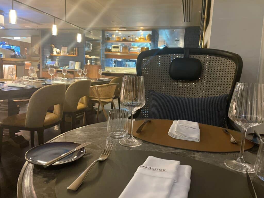 レストラン内のテーブル席