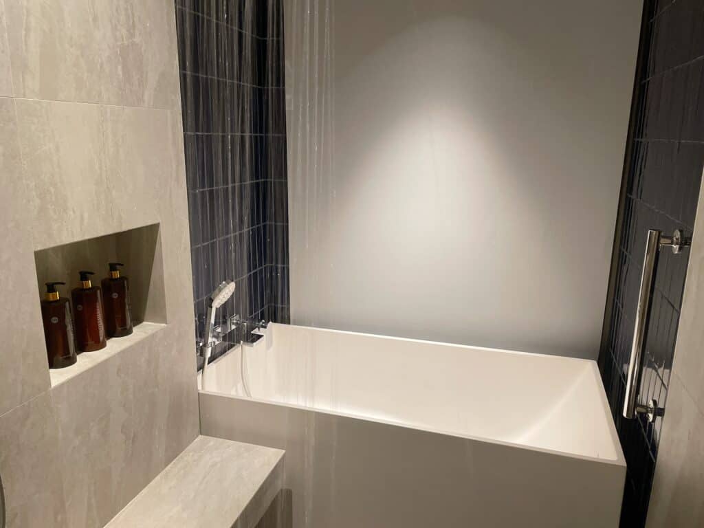 サファイアルームのバスルーム