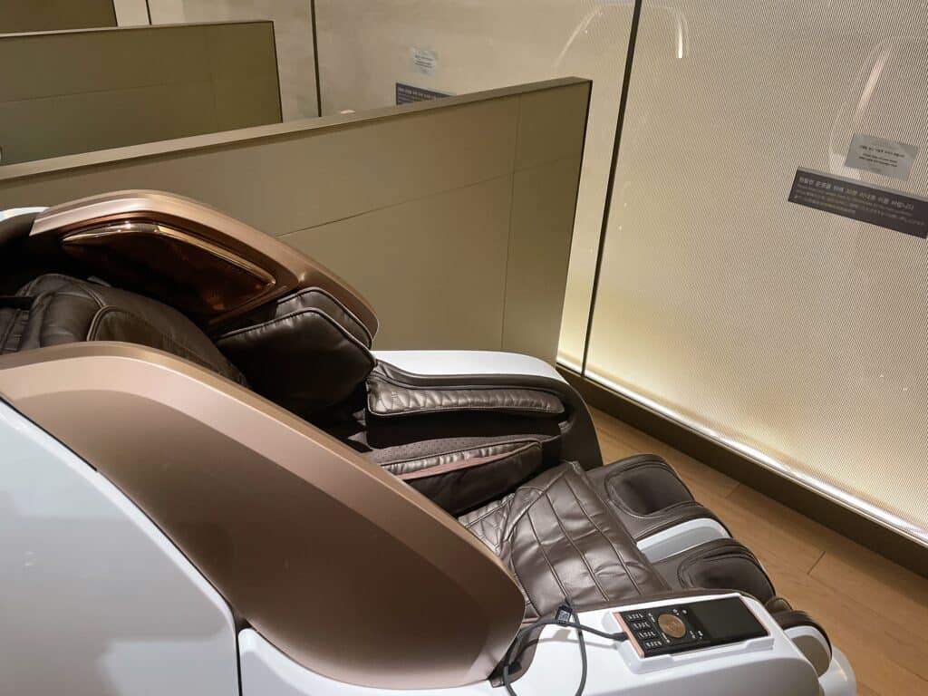 アシアナビジネスクラスラウンジセントラルのマッサージチェア