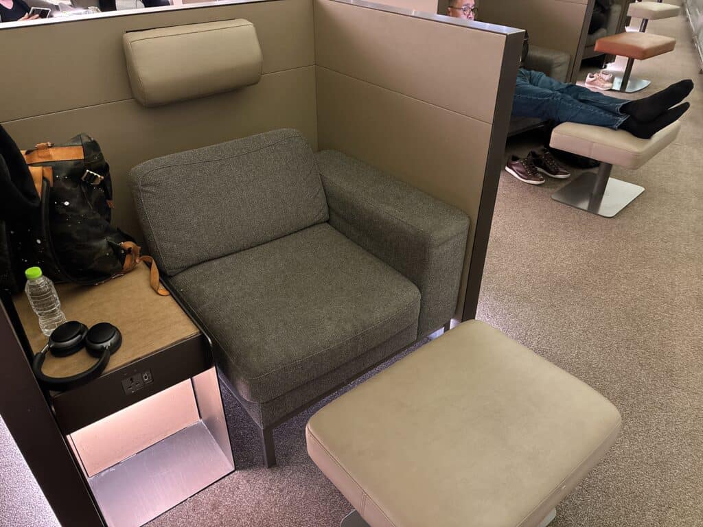 アシアナラウンジの個室型のソファ席