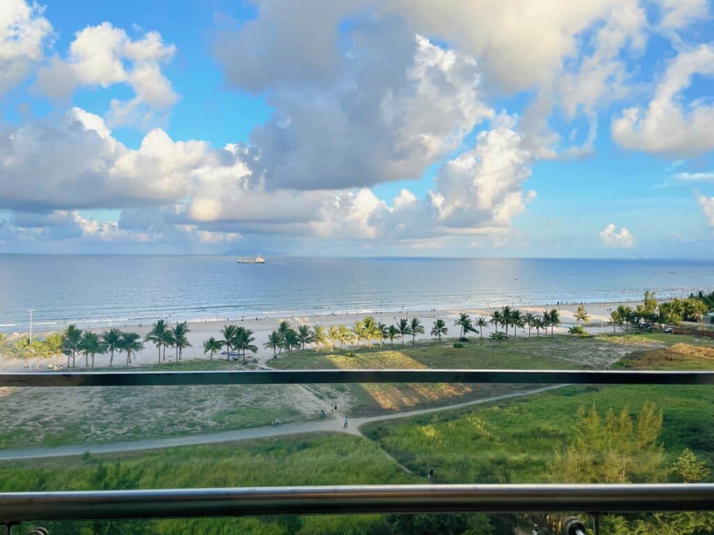 お部屋から眺められるビーチの様子