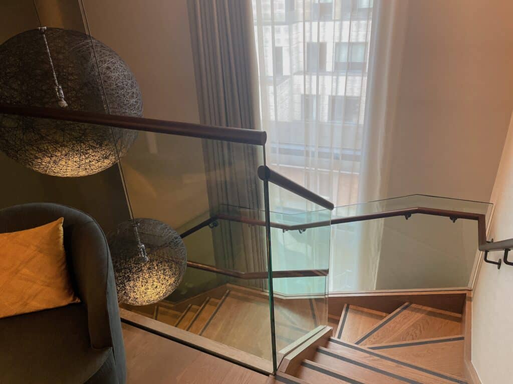 セントポール デュプレックス スイートルームの階段