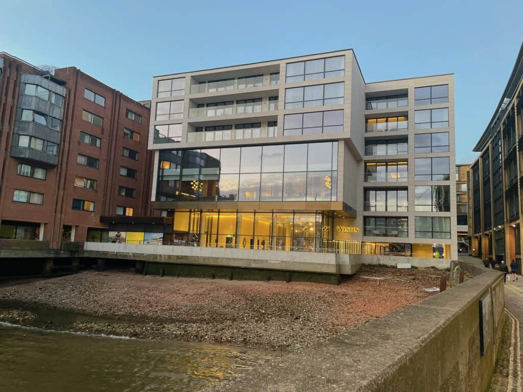 ウェスティンロンドンシティの外観