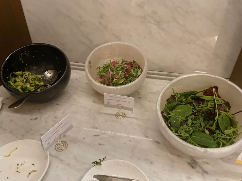 サラダコーナー