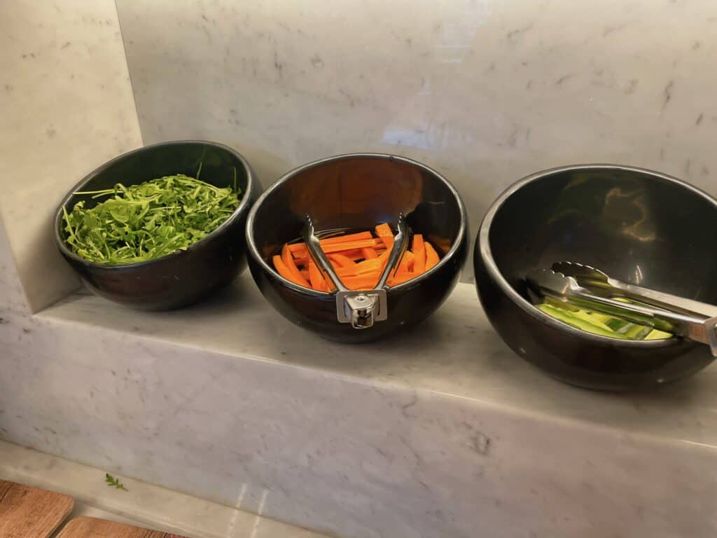 サラダコーナー