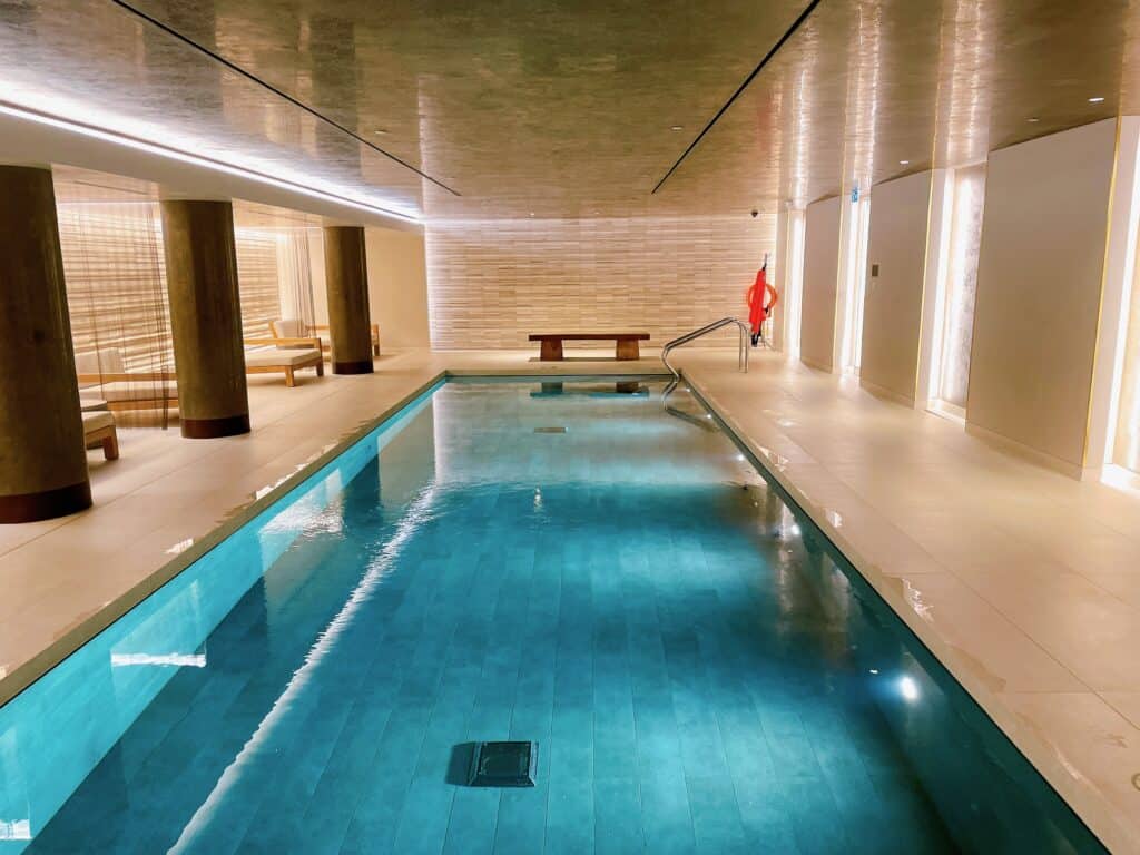 別角度から撮影したプール内の様子