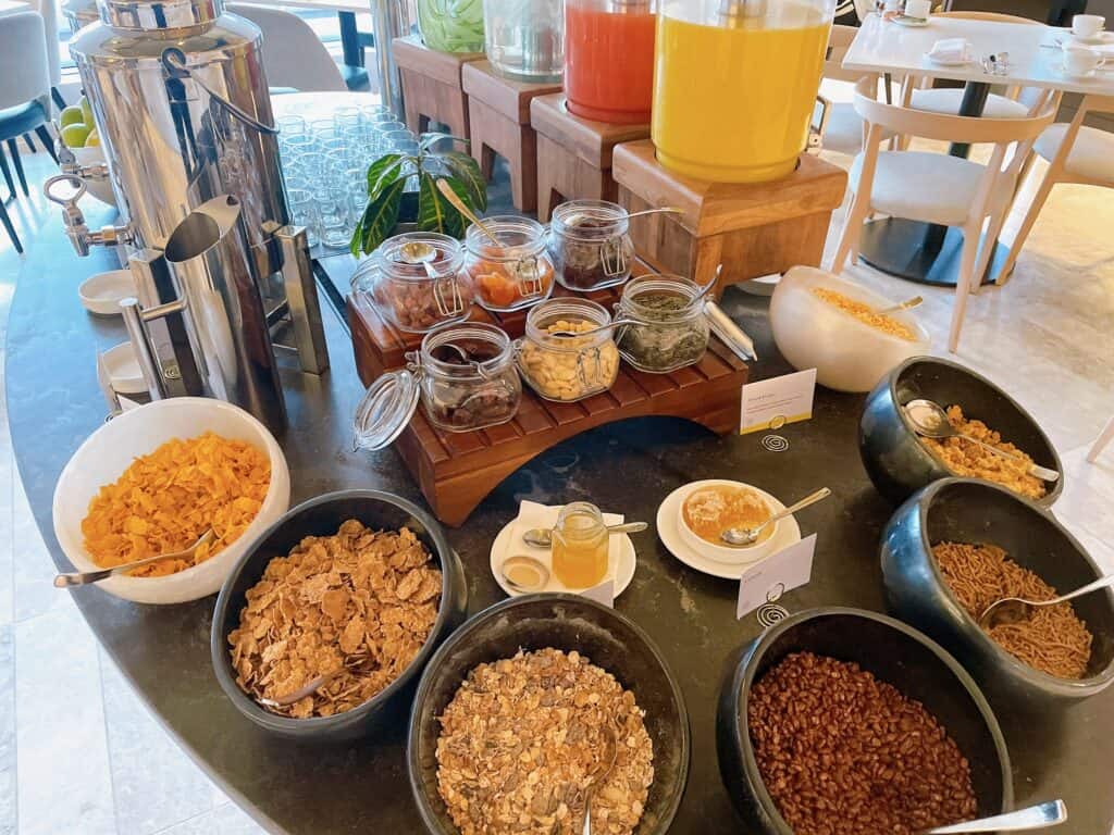 シリアルコーナー