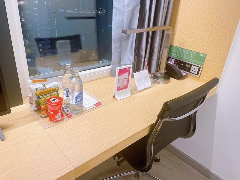 ワーキングデスク&チェア