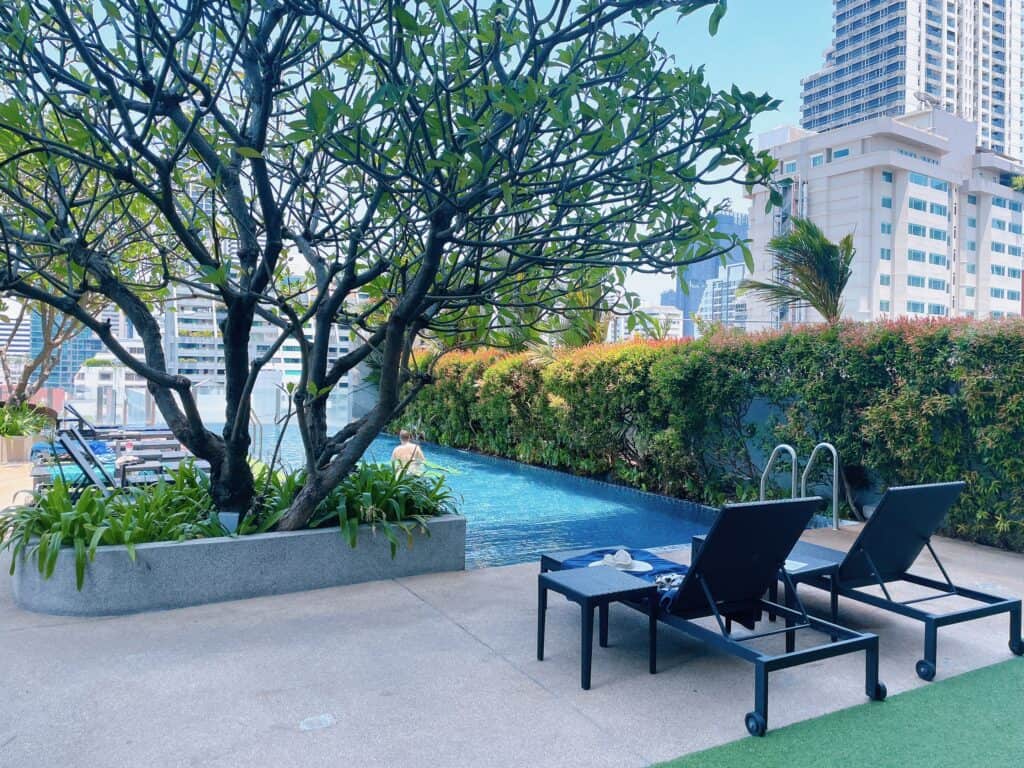 アロフトバンコクスクンビットのプールエリア