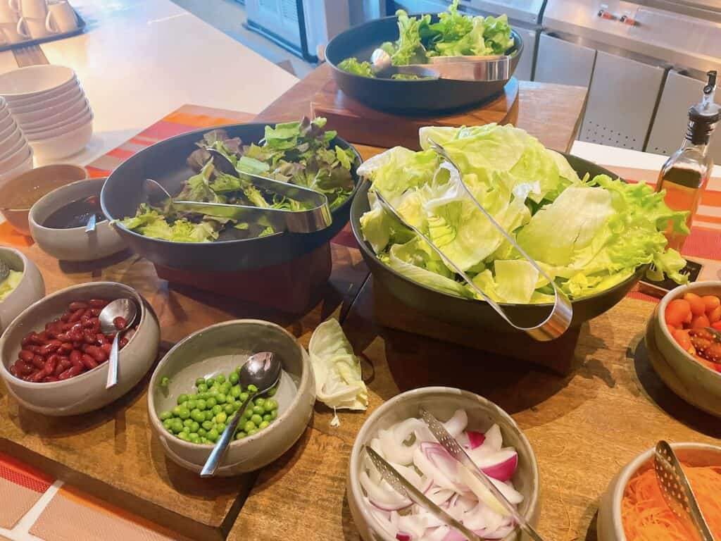 サラダコーナー