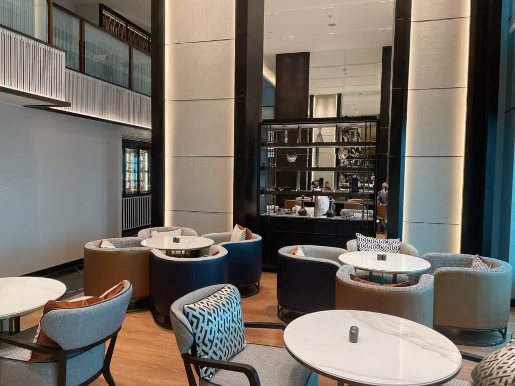 別角度から撮影したクラブラウンジ内の様子