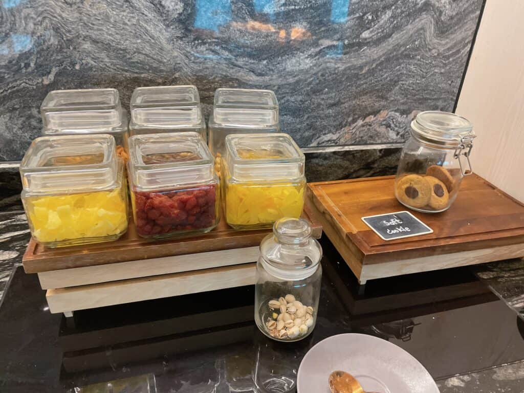 ドライフルーツやクッキー