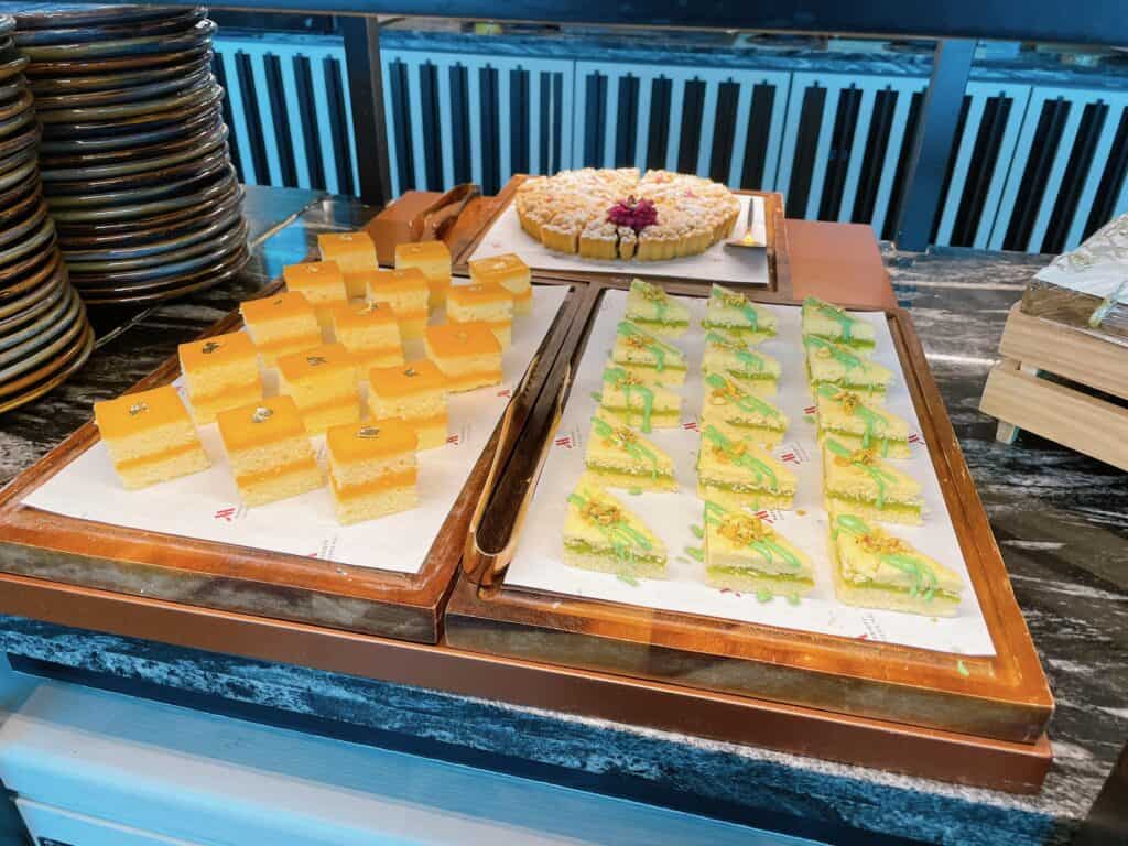 別角度にあったケーキコーナー