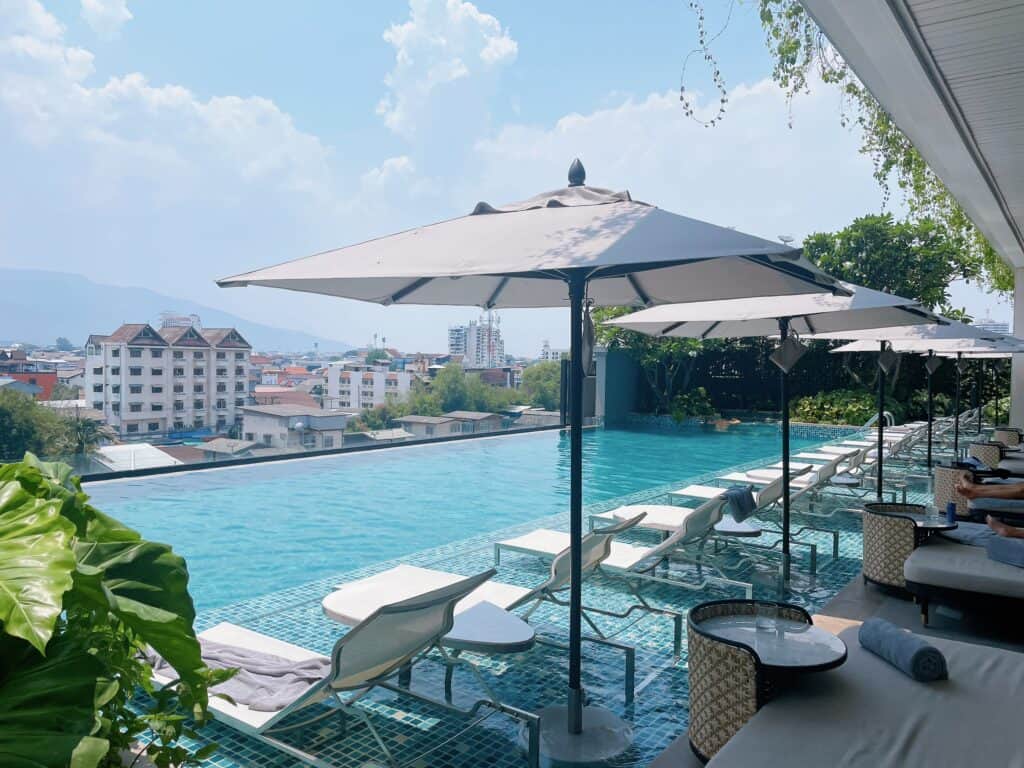 プールエリア全体の様子