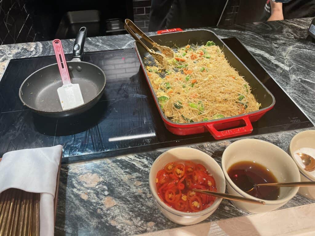 翌日に撮影したヌードルステーション