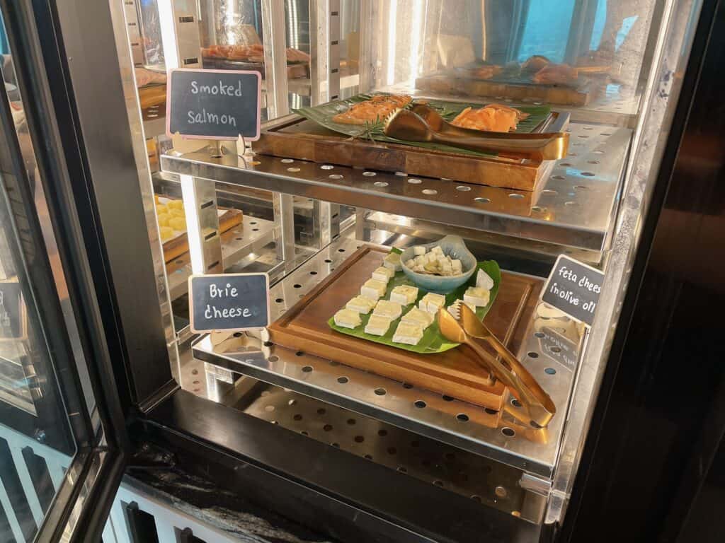 スモークドサーモンやチーズなど