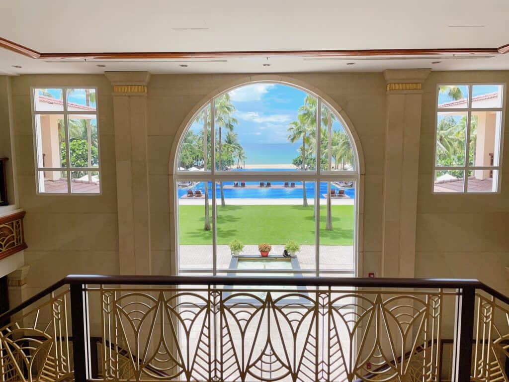 ダナンマリオットリゾート＆スパのレセプションから見える海