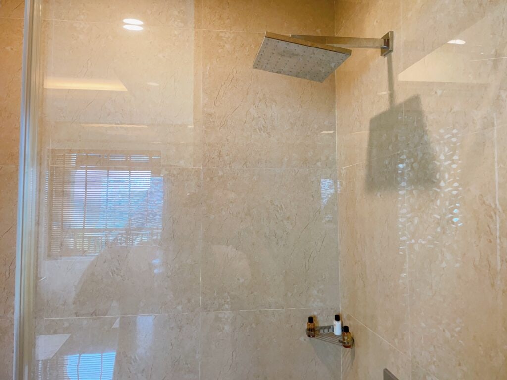 シャワールーム