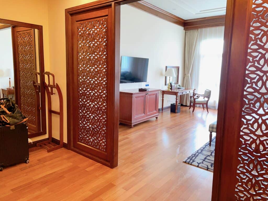 ワンベッドスイートルームの入り口