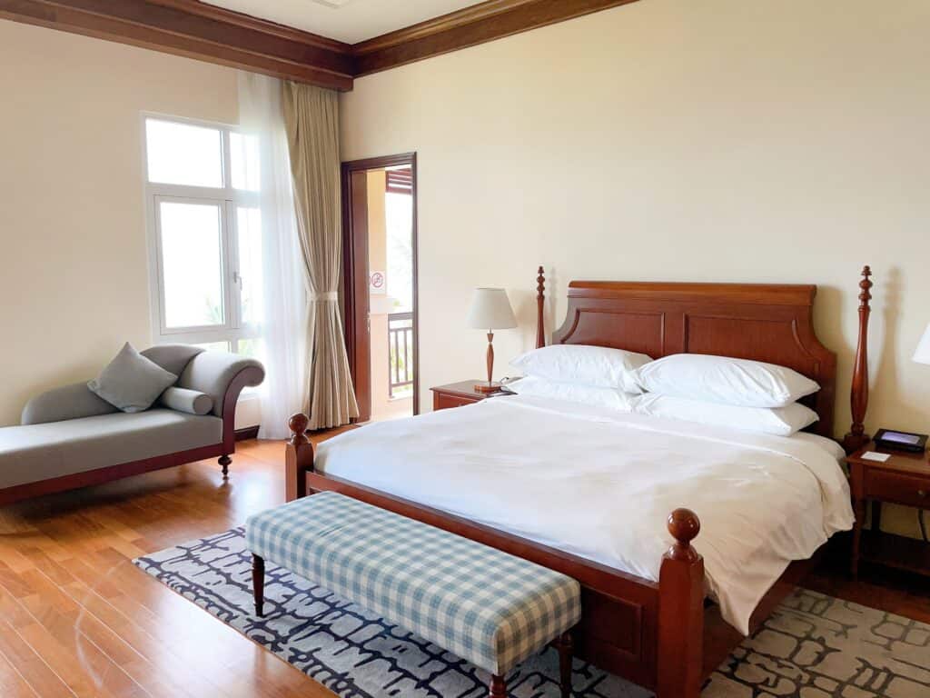 別角度から撮影したワンベッドスイートルーム