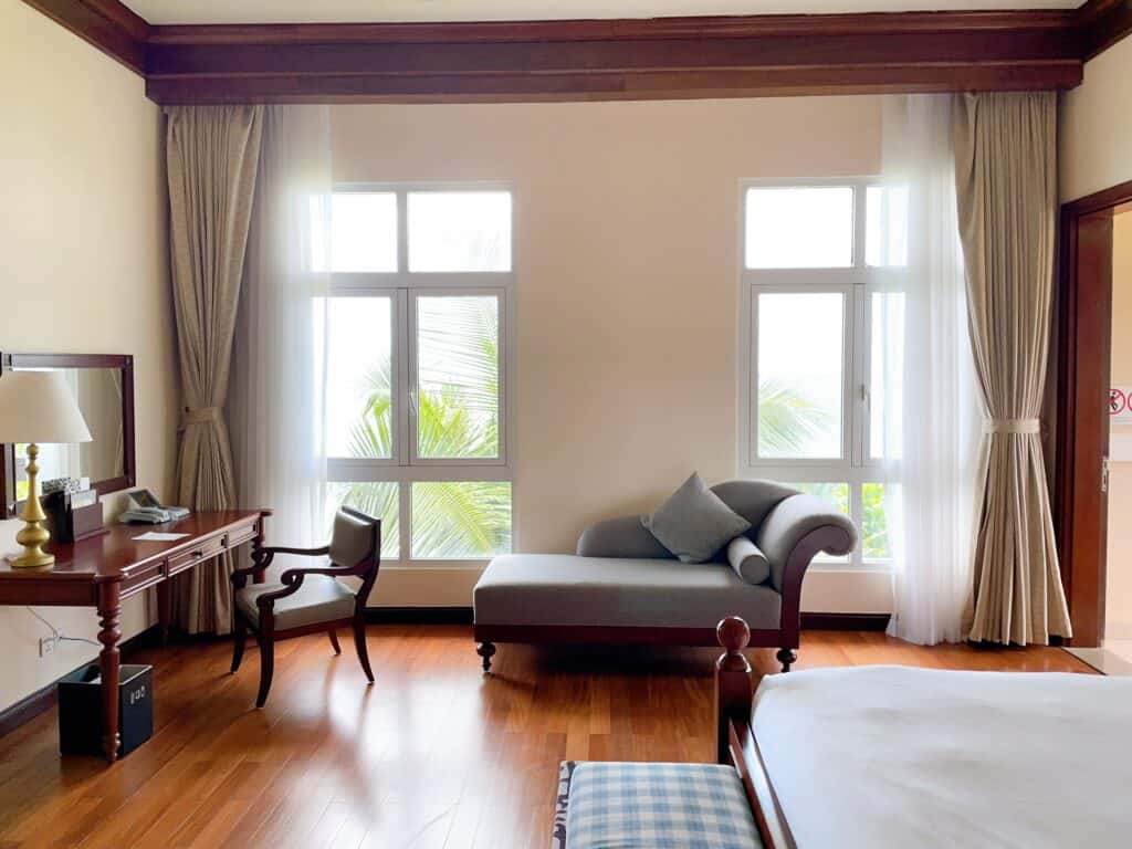 デイベッドとワーキングデスク