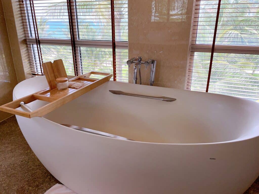 肩までゆっくり浸かれるバスタブ