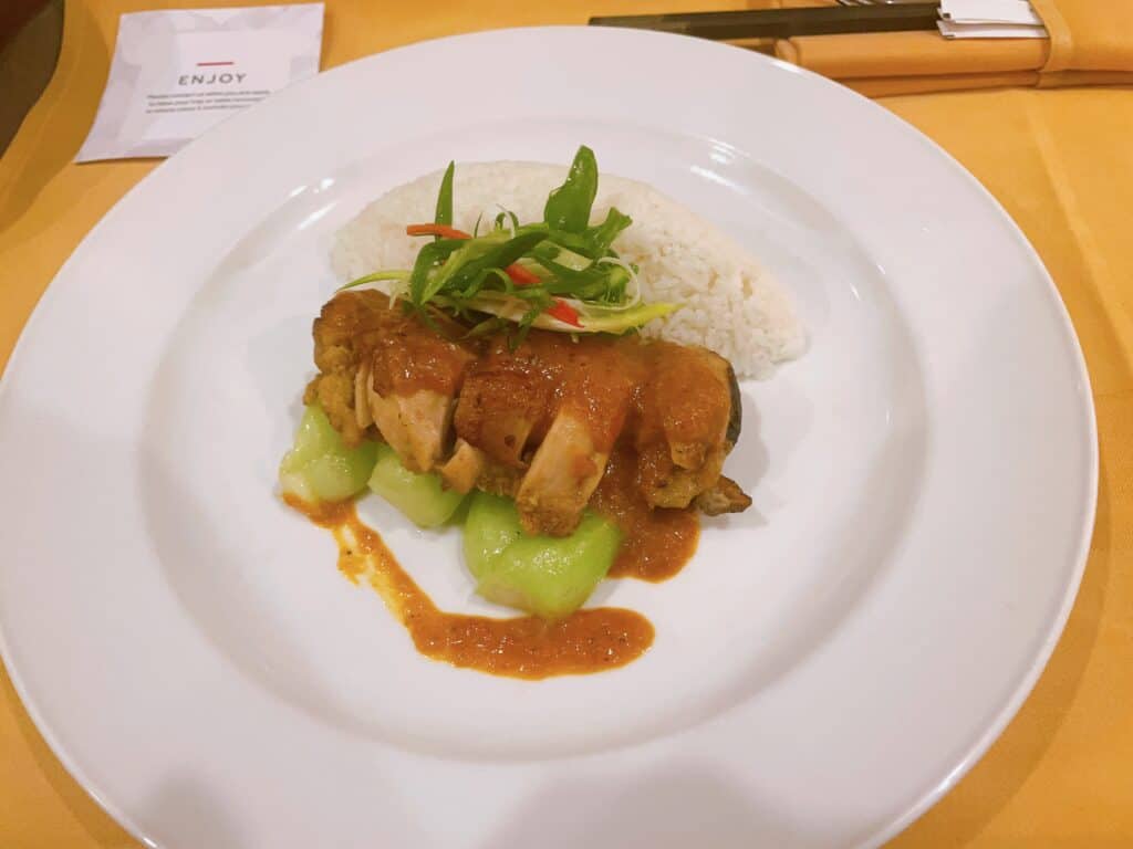 インルームダイニングで注文したチキンライス