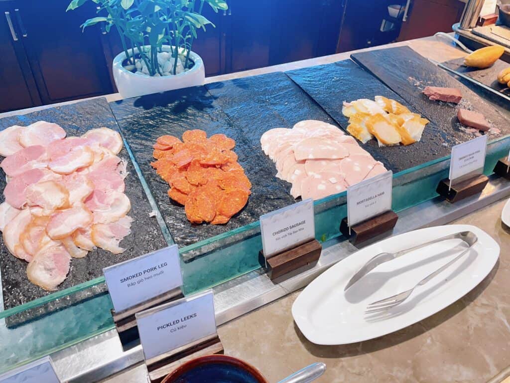 ハムやサラミなど